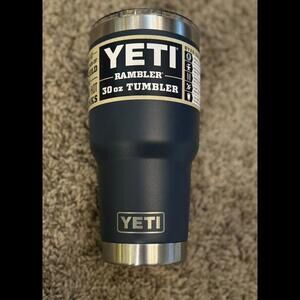 YETI Rambler 30oz Tumbler Navy blue BRAND NEW